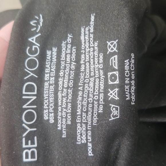 Beyond Yoga Black Pocket Infinity Scarf Stretch Neck Warmer Lightweight - Picture 1 of 2